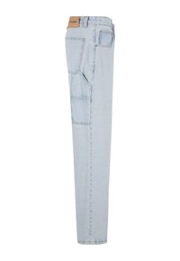 Pantaloni din denim de culoare albastru deschis cu croi drept, având o buzunar cargo lateral, un buzunar posterioar și un accent cu brand pe talie.