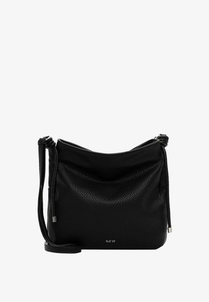Schwarze Leder-Schultertasche mit einer weichen, strukturierten Oberfläche, ausgestattet mit einem Kordelzugverschluss und einem verstellbaren Tragegurt. Minimalistisches Design mit dezentem Branding.