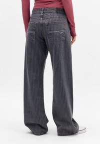 BDG Urban Outfitters KAYLA STRIPE - Brīva piegriezuma džinsi - black