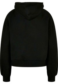 Mustat lyhyt crop-huppari, jossa on huppu, pitkät hihat, ribbireunat ja helma. Pehmeä kangas, minimalistinen muotoilu, ei näkyviä logoja tai kuvioita.