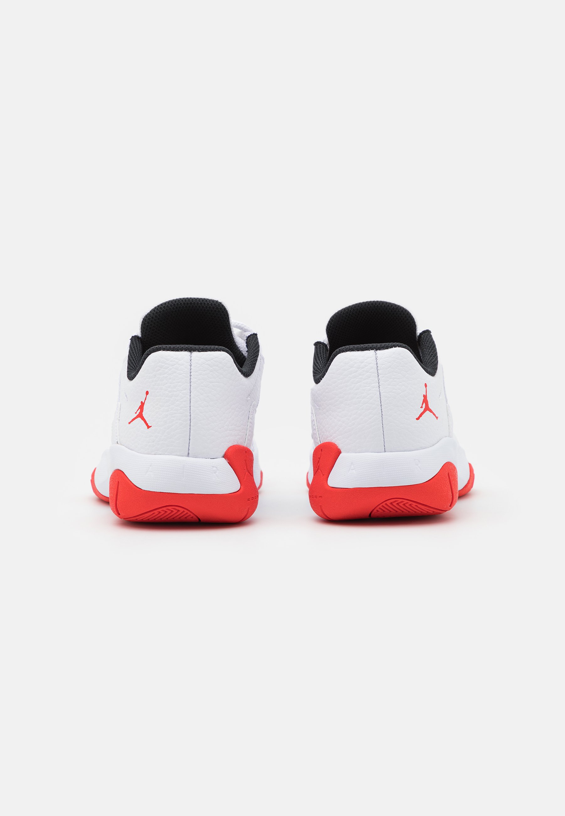 Jordan AIR 11 CMFT LOW - Basketball shoes - white/chile red/black/white -  Zalando.co.uk