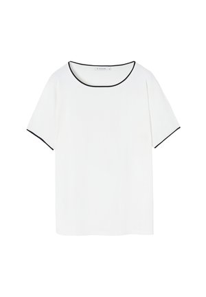 Weißes Kurzarm-T-Shirt mit Rundhalsausschnitt, verziert mit einem kontrastierenden schwarzen Saum entlang des Kragens und der Ärmel. Weicher Stoff.