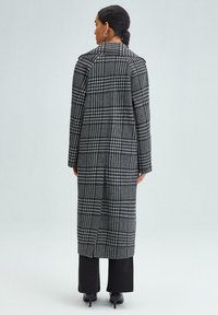 Touché Privé PLAID DOUBLE-BREASTED - Klasisks mētelis - black