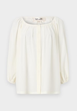 Weiße Bluse mit runder Ausschnittlinie, gefalteter Vorderseite und dreiviertellangen Puffärmeln. Hergestellt aus leichtem Stoff mit weicher Textur.