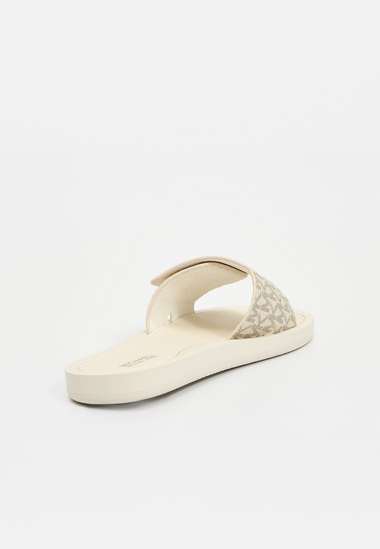 Beiger Slidesandalen mit einem gemusterten Riemen, flacher Sohle und minimalistischem Design. Hergestellt aus synthetischem Material mit glatter Textur.