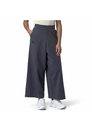 Pantalon de survêtement à jambes larges en tissu gris foncé avec une taille haute et des poches latérales. Présente un petit logo noir sur le côté gauche.