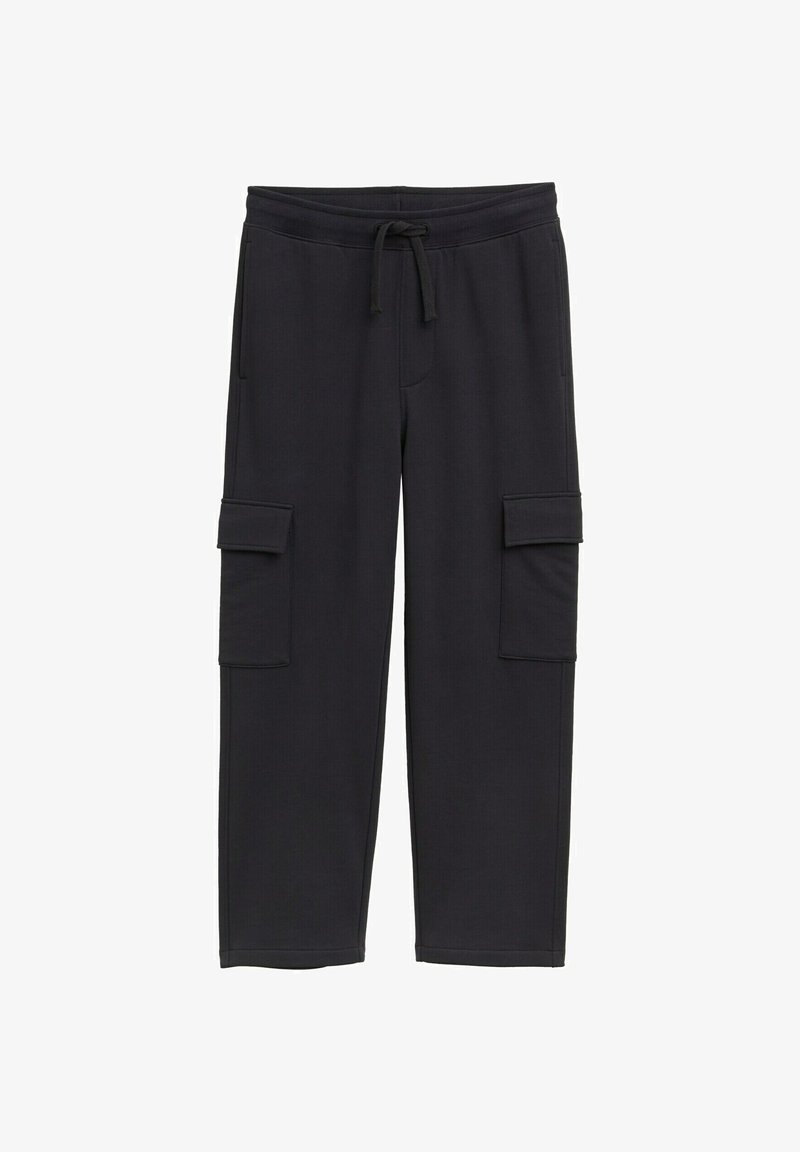 Schwarze Cargo-Hosen mit einem Kordelzugbund, seitlichen Taschen und einem lockeren Schnitt. Der Stoff hat eine glatte, strukturierte Oberfläche.