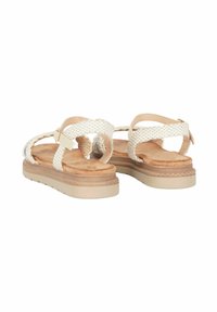 Sandali bianchi intrecciati con soletta imbottita marrone e suola color beige chiaro. Presentano una cintura regolabile e una tomaia strutturata per un migliore grip.
