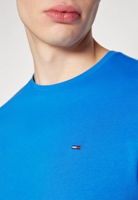 Tommy Jeans SLIM TEE - T-shirt - bas - persian blue