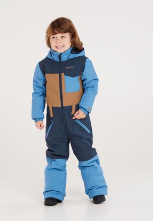 Blauwe en bruine geïsoleerde sneeuwoverall met capuchon, ritszakken en elastische manchetten. Bevat een kleurgeblokte ontwerp en stevig stof.