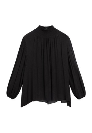 Czarna bluzka z długim rękawem, z wysokim kołnierzem, plisowanym wzorem i marszczeniami na ramionach. Lekka tkanina, luźny krój i zaokrąglony dół.