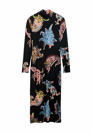 Robe noire à mi-longueur avec une texture côtelée, ornée de motifs aquatiques colorés en bleu, rouge et jaune sur le tissu.