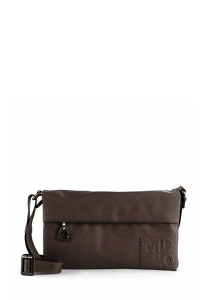 Sac bandoulière marron texturé avec sangle réglable, tirette de fermeture éclair et logo "MD20" discrètement embossé dans le coin inférieur droit.