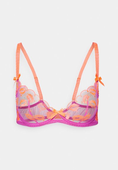 Spetsbralette med en genomskinlig rosa bas och intrikat orange blommönster, accentuerad med små orange rosetter på banden och i mitten.