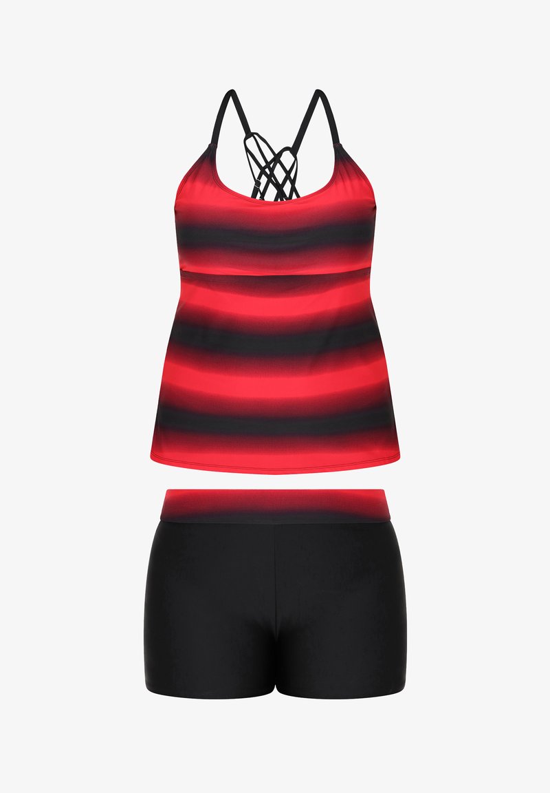 Tankini a rayas rojo y negro con diseño de tirantes entrecruzados. La parte superior fluye sobre unos pantalones cortos negros, confeccionados con una tela suave y ligera.