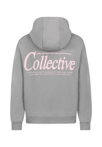 Graue Kapuzenjacke mit einer soliden Textur. Besitzt einen großen pinken Grafiktext auf dem Rücken, mit Kapuze und gerippten Bündchen und Saum.