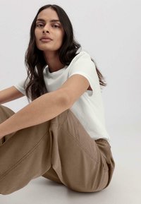 hessnatur Stoffhose - camel