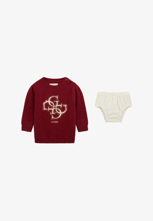 Bordeauxfarbener Strickpullover mit Logodetail, Rundhalsausschnitt und Knopfverschluss. Begleitet von einer cremefarbenen Rüschendeckel.
