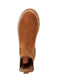 Hnědé nubukové kotníkové boty s táhly, silnou gumovou podešví a huňatým vnitřním podšívkou, zobrazené z vrchu na bílém pozadí.