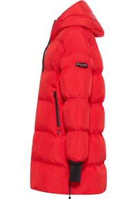 Cappotto imbottito rosso con cappuccio, tasche frontali con zip e polsini elasticizzati. Presenta un design trapuntato, con una patch logo sulla manica.