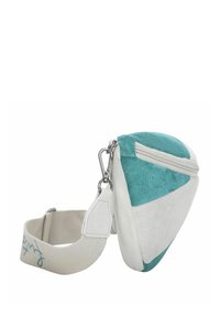 Klein driehoekig tasje van teal en witte badstof met leer. Ritsluiting, verstelbare schouderband en details van metalen hardware.