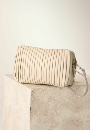 Next PLISSE - Clutch - bone