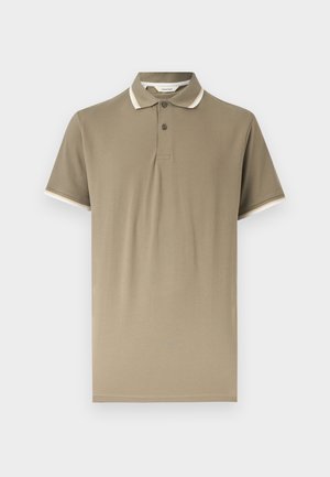 Beige kortermet poloshirt med to knapper, hvit stripet krage og ermekanter, vist på en nøytral bakgrunn.