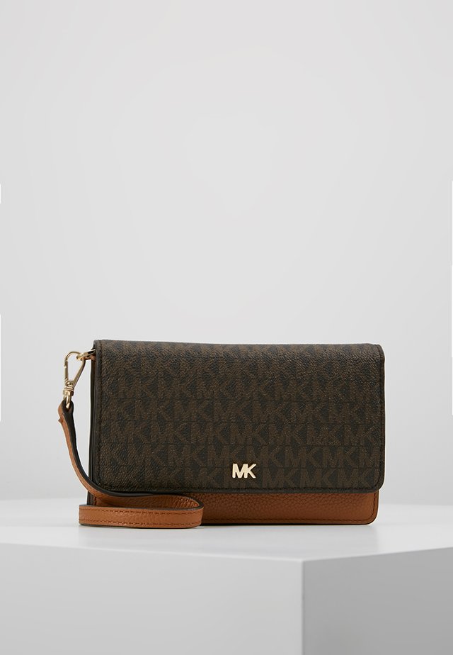 PHONE CROSSBODY - Portefeuille - brown/acorn