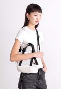 Tommy Jeans DAILY MINI  - Torba za nakupovanje - ancient white