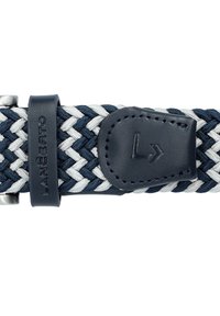 Granatowy i biały pleciony elastyczny pasek z klamrą ze skóry z wytłoczonym logo. Teksturowane materiały i bezpieczna klamra w kolorze srebrnym.