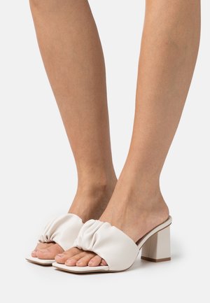RAID Wide Fit Mules de tacón - off-white