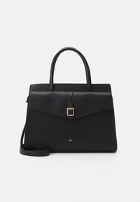 Schwarze Ledertasche mit strukturiertem Design, flacher Vorderklappe, goldfarbener Hardware, zwei oberen Tragegriffen und abnehmbarem Schulterriemen.