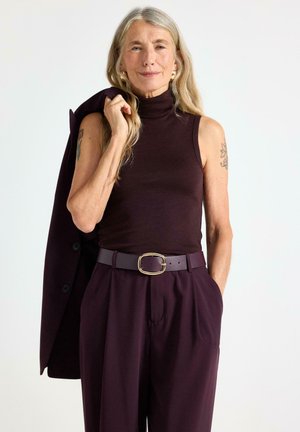 SLEEVELESS TURTLENECK - Top - dark dusty red