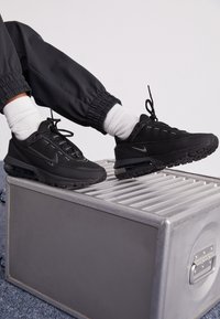 AIR MAX PULSE - Sneakers laag - black/anthracite/particle grey/metallic dark grey