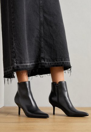 Anna Field Wide Fit Tronchetti - black