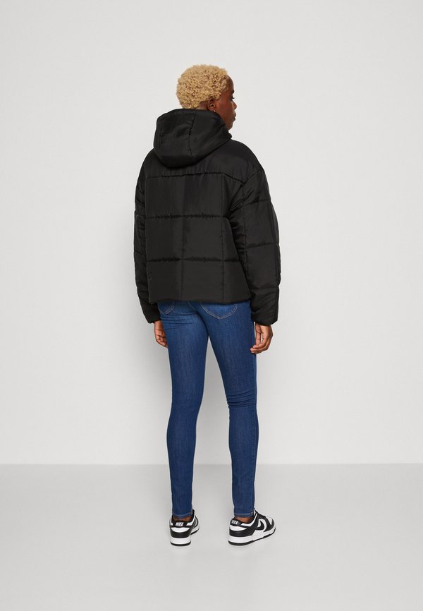 W NSW ESSTL THRMR CLSC PUFFER - Winter jacket3