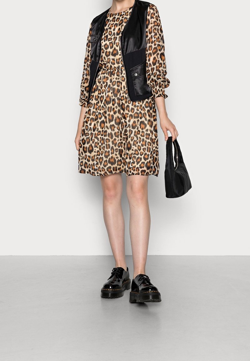 Vero Moda Day dress - brown - (Pre-owned) - Zalando.ie Vero Moda Day dress - brown - (Pre-owned) - Zalando.ie