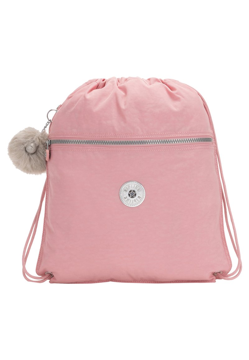 Borsa a cordino rosa chiaro in morbido tessuto, con zip argentata, patch logo metallico e un accento in pompon soffice.