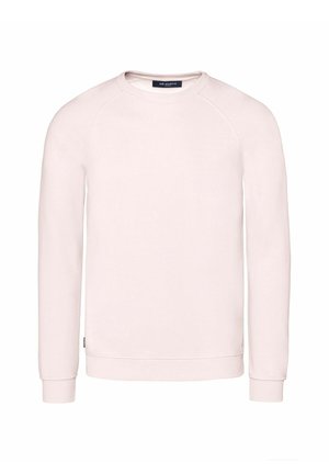 Lichtroze sweater met lange mouwen en ronde hals, voorzien van geribbelde manchetten en zoom, met een klein zwart merkembleem bij de halslijn.