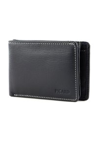 Billetera de cuero negro con una textura suave, que presenta costuras en blanco y un logotipo de la marca grabado en un lado. Forma rectangular compacta.