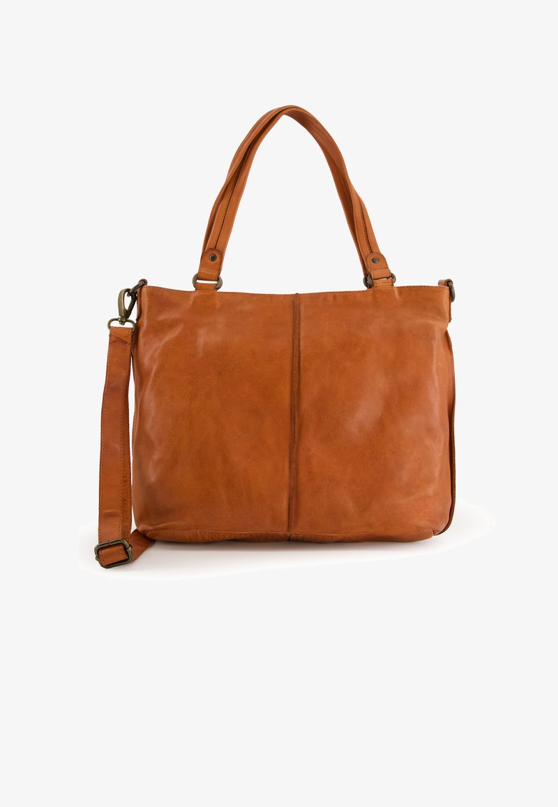 Leren tote bag in rijk oranje-bruin met dubbele handvatten en een verstelbare schouderriem. Gladde textuur met een minimalistisch ontwerp.