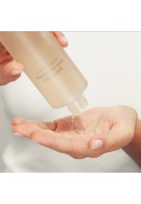 Elizabeth Arden WHITE TEA SKIN SOLUTIONS MOISTURE INFUSING BI-PHASE TONING LOTIO - Toner