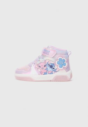 - Sneakersy wysokie