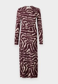 Duga tamnocrvena haljina s teksturiranim krem uzorkom, s dugim rukavima i okruglim izrezom. Izrađena od mekanog, lepršavog tkanja.