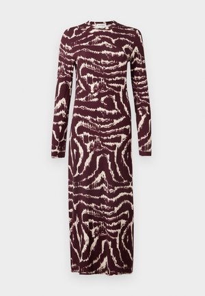 Robe longue bordeaux avec un motif crème texturé, manches longues et col rond. Fabriquée dans un tissu doux et fluide.