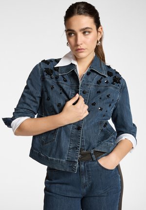 BOXY IN CON RICAMI - Spijkerjas - blu