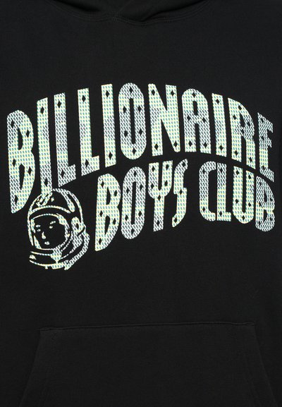 Hoodie noir arborant un grand texte en relief blanc et jaune "Billionaire Boys Club" ainsi qu'un graphique d'astronaute.