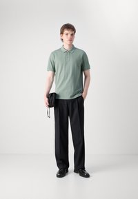 GANT REGULAR FIT - Polo marškinėliai - dry green