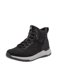 Czarne wysokie buty sportowe z zamszowym i siateczkowym wykończeniem, teksturowanymi sznurówkami, detalem z logo oraz kontrastującą szara podeszwą z gumy.