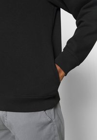 Lacoste Svetr - black